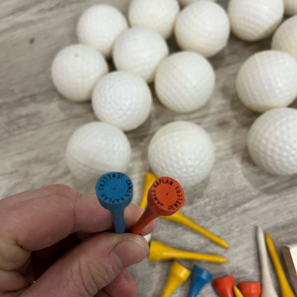 Vintage hollow plastic practice golf balls and tees Rhode Island vintage - Picture 3 of 3